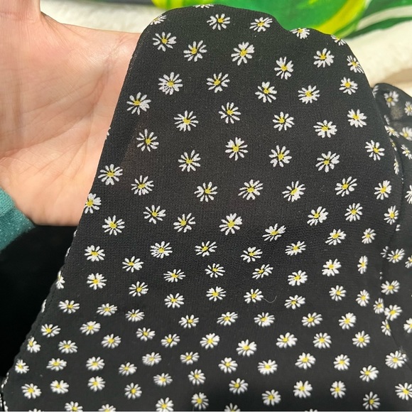 EUC $62 Sanctuary Large Surplice Daisy Print Sheer Sleeve Spring Lightweight Top - Picture 13 of 13